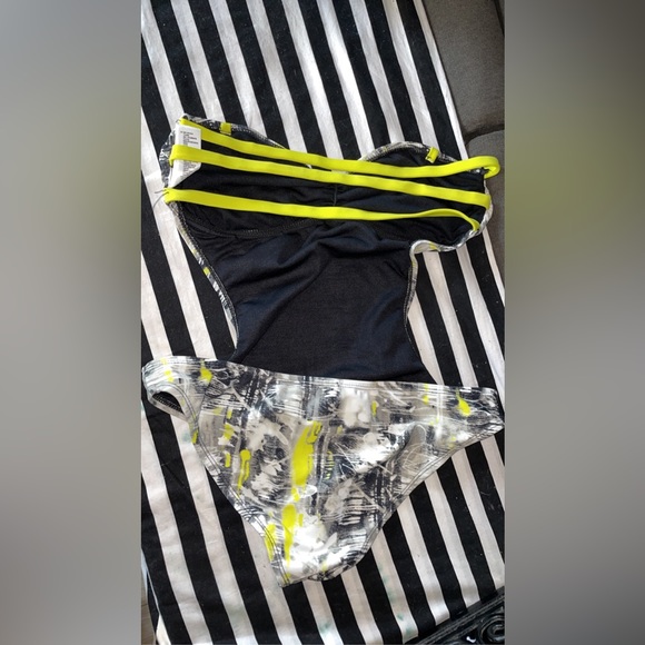 Swimsuit - Picture 4 of 6